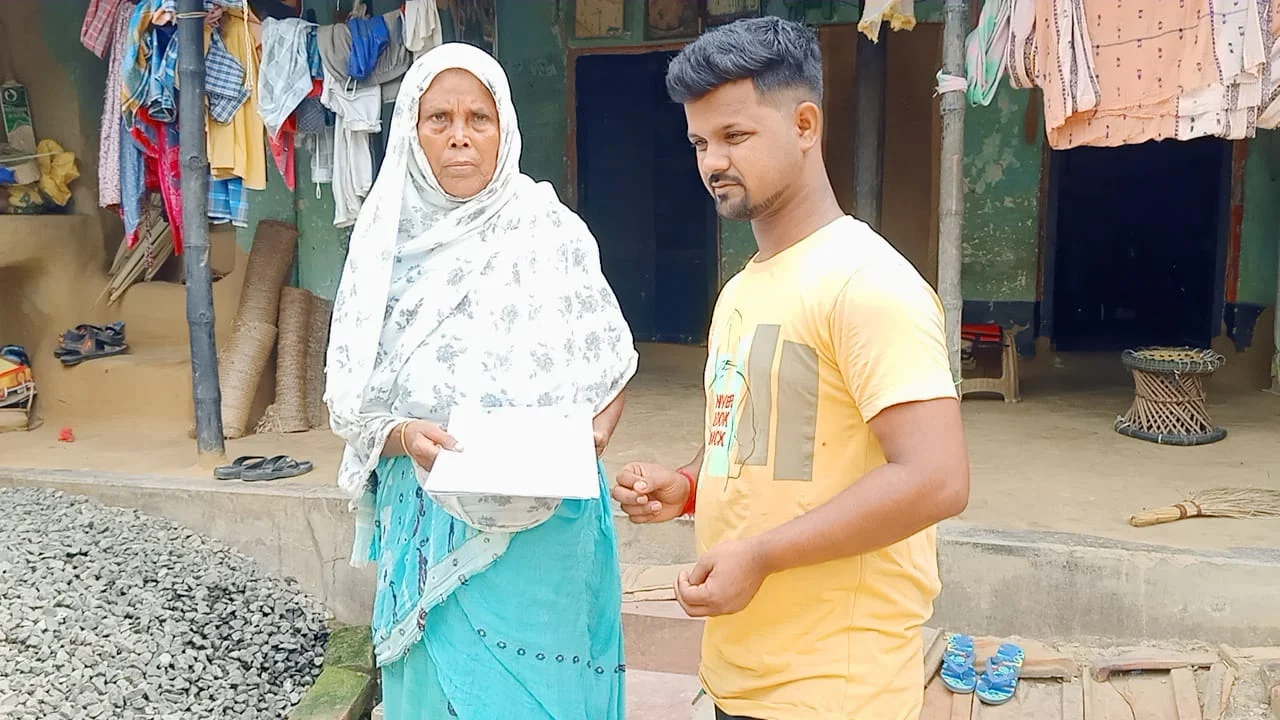 মেলেনি বিধবাভাতা, স্বেচ্ছাসেবী সংস্থার শরণাপন্ন সাগরদিঘীর মহিলারা