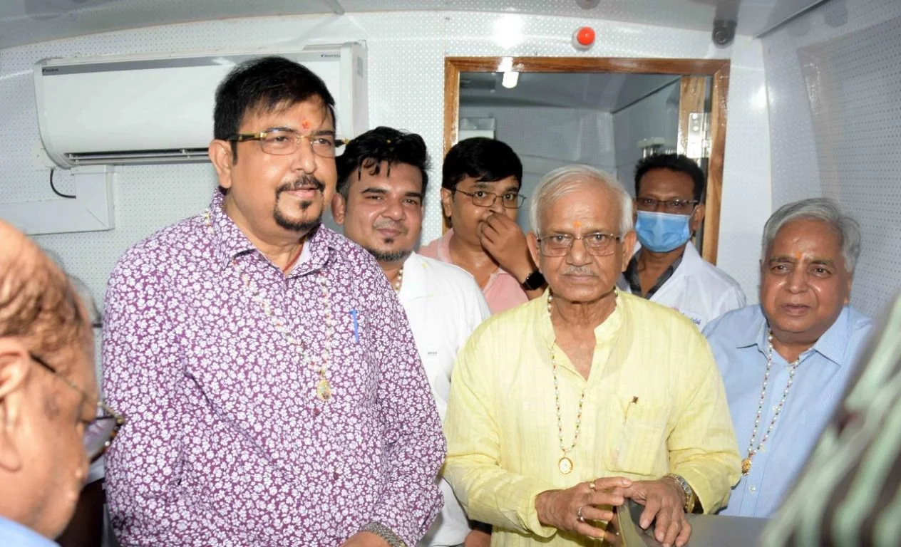 সুবিধা বঞ্চিতদের চিকিৎসা পরিষেবা পৌঁছে দিতে পথে নামল মোবাইল মেডিকেল বাস