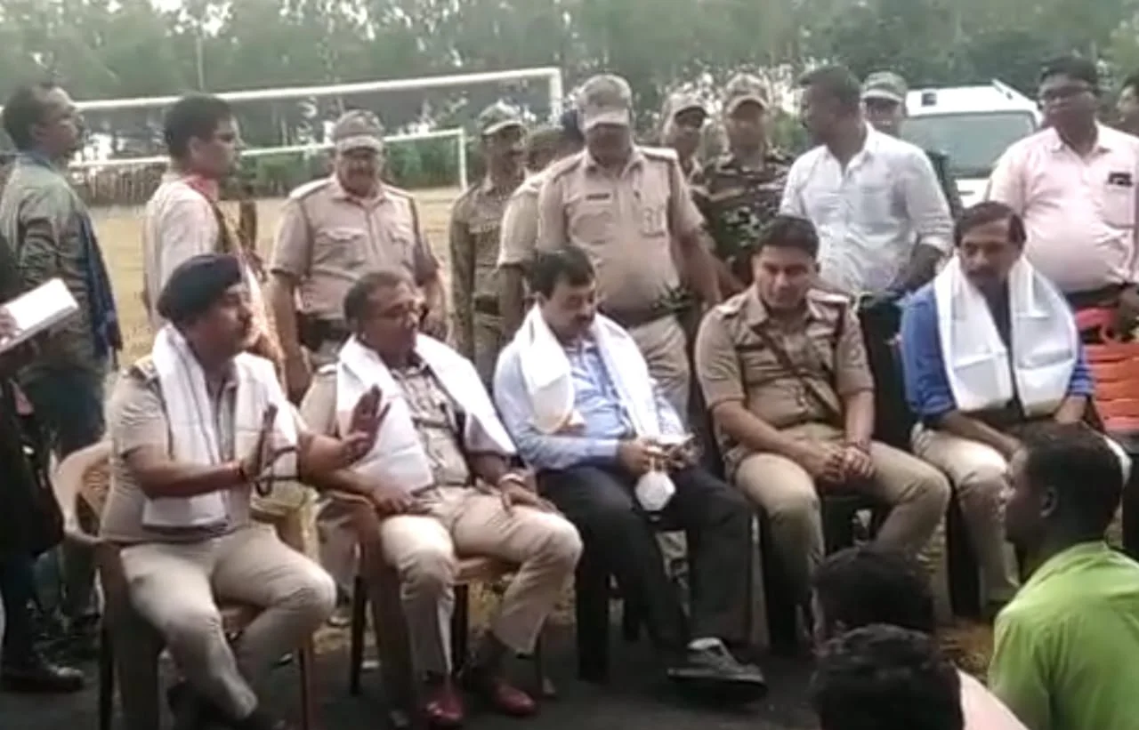 কয়লা শিল্পের জন্য তাদের জমি নিয়ে চাকরি ও পুনর্বাসনের দাবি দ্বিতীয় পর্যায়ের মালিকদের