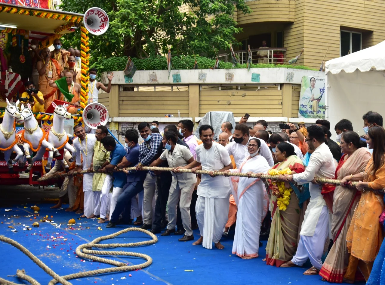 ইসকনের রথ যাত্রার সূচনা করলেন মুখ্যমন্ত্রী মমতা বন্দ্যোপাধ্যায়