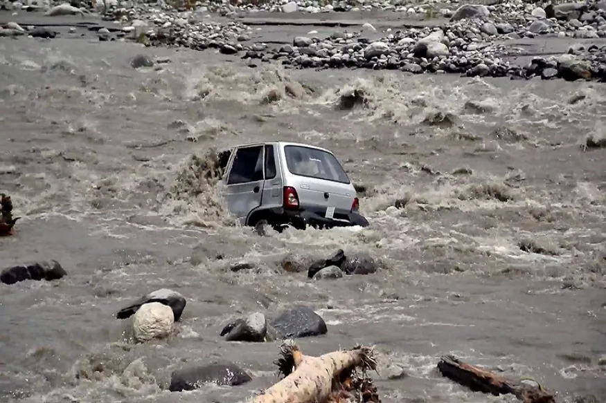 মেঘভাঙা বৃষ্টিতে বিপর্যস্ত হিমাচলপ্রদেশের কুলু , মৃত কমপক্ষে ৭