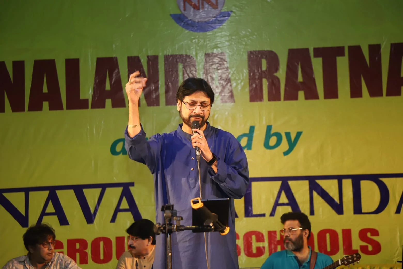 শিক্ষা সহ একাধিক ক্ষেত্রে নজির স্থাপণের জন্য কৃতীদের পুরস্কার প্রদান করল নব নালন্দা স্কুল