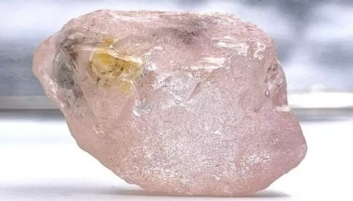 অতি বিরল গোলাপি হিরের খোঁজ মিলল