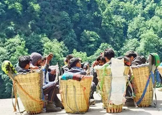 পিঠু' থেকে ছিটকে ২০০ মিটার নীচে গভীর খাদে, কেদারনাথে মর্মান্তিক মৃত্যু শিশুর