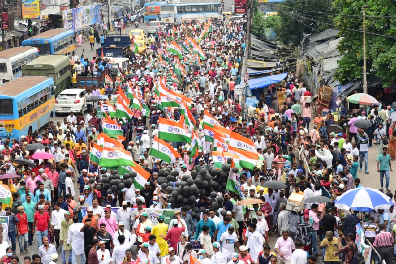 ২১ শে'র মঞ্চ থেকেই দিল্লি দখলের ডাক মমতার