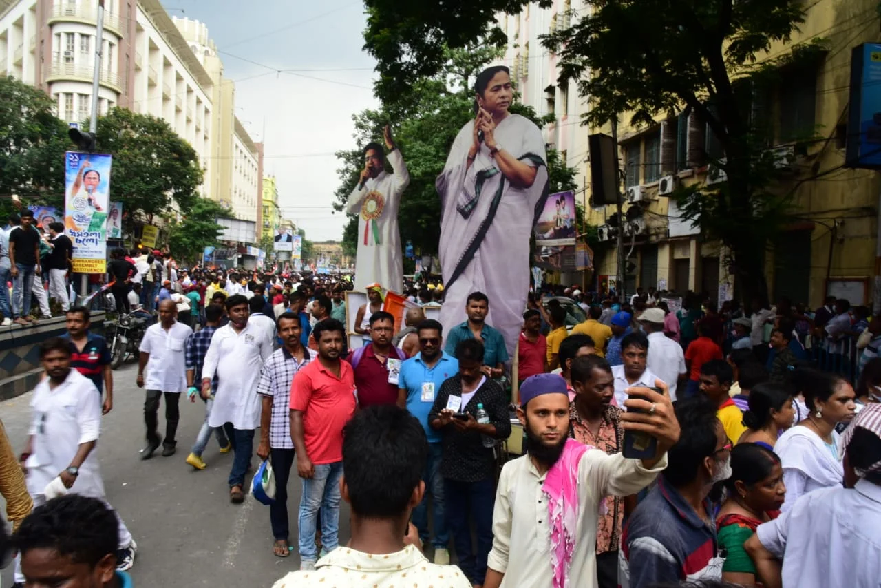 ২১ শে'র মঞ্চ থেকেই দিল্লি দখলের ডাক মমতার