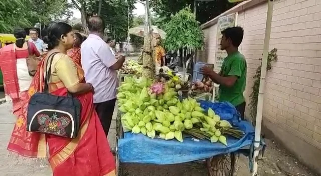 আজ গুরু পূর্ণিমা, সকাল থেকেই ভক্তদের ঢল বেলুড় মঠে
