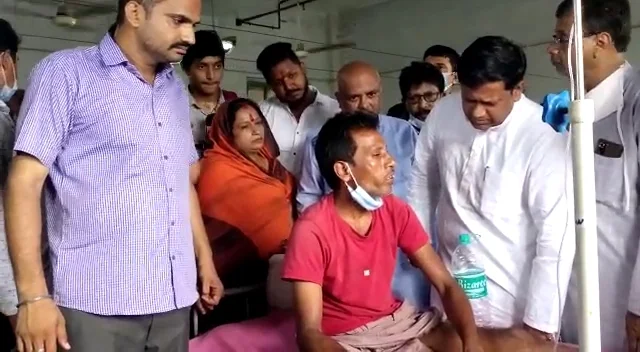 হাওড়ার বিষ মদ-কান্ডে মৃত্যুর ঘটনা আসলে গণহত্যা হাসপাতালে অসুস্থ দের দেখতে গিয়ে দাবি সুকান্তর