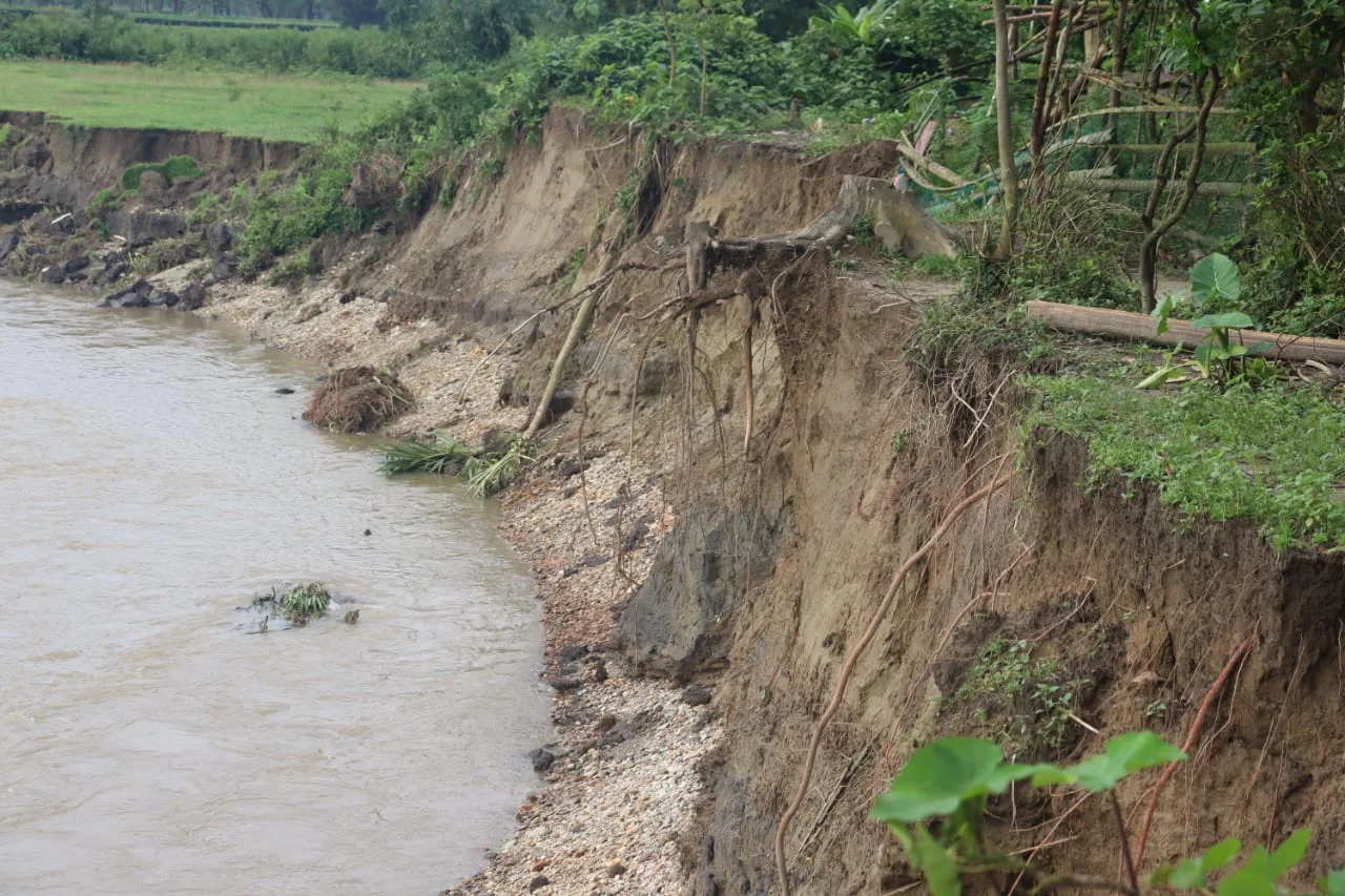 জলপাইগুড়ি জেলায় ছড়িয়ে ছিটিয়ে অসংখ্য নদী, বিপর্যস্ত জনজীবন