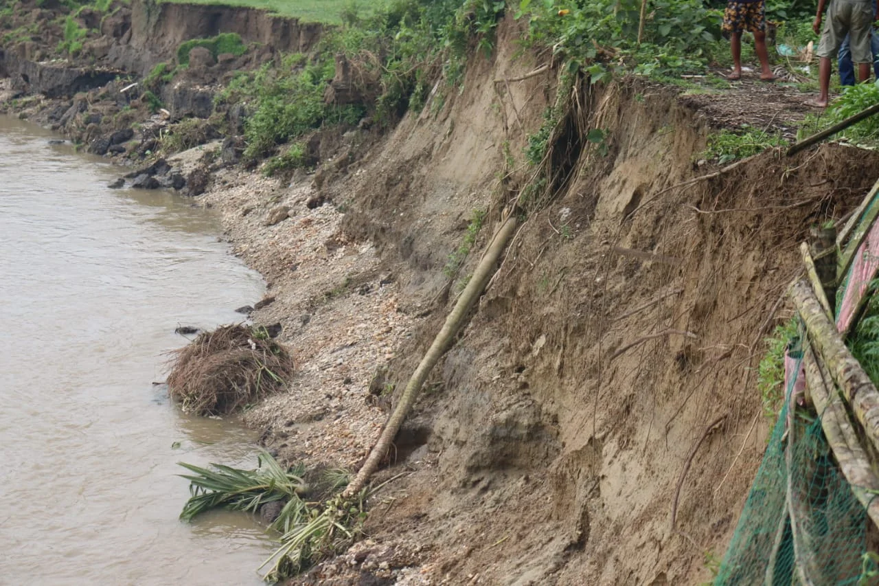 জলপাইগুড়ি জেলায় ছড়িয়ে ছিটিয়ে অসংখ্য নদী, বিপর্যস্ত জনজীবন