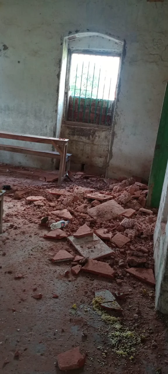 স্কুলের ছাদ ভেঙে আহত এংলো ওরিয়েন্টাল স্কুলের বেশ কয়েকজন ছাত্র