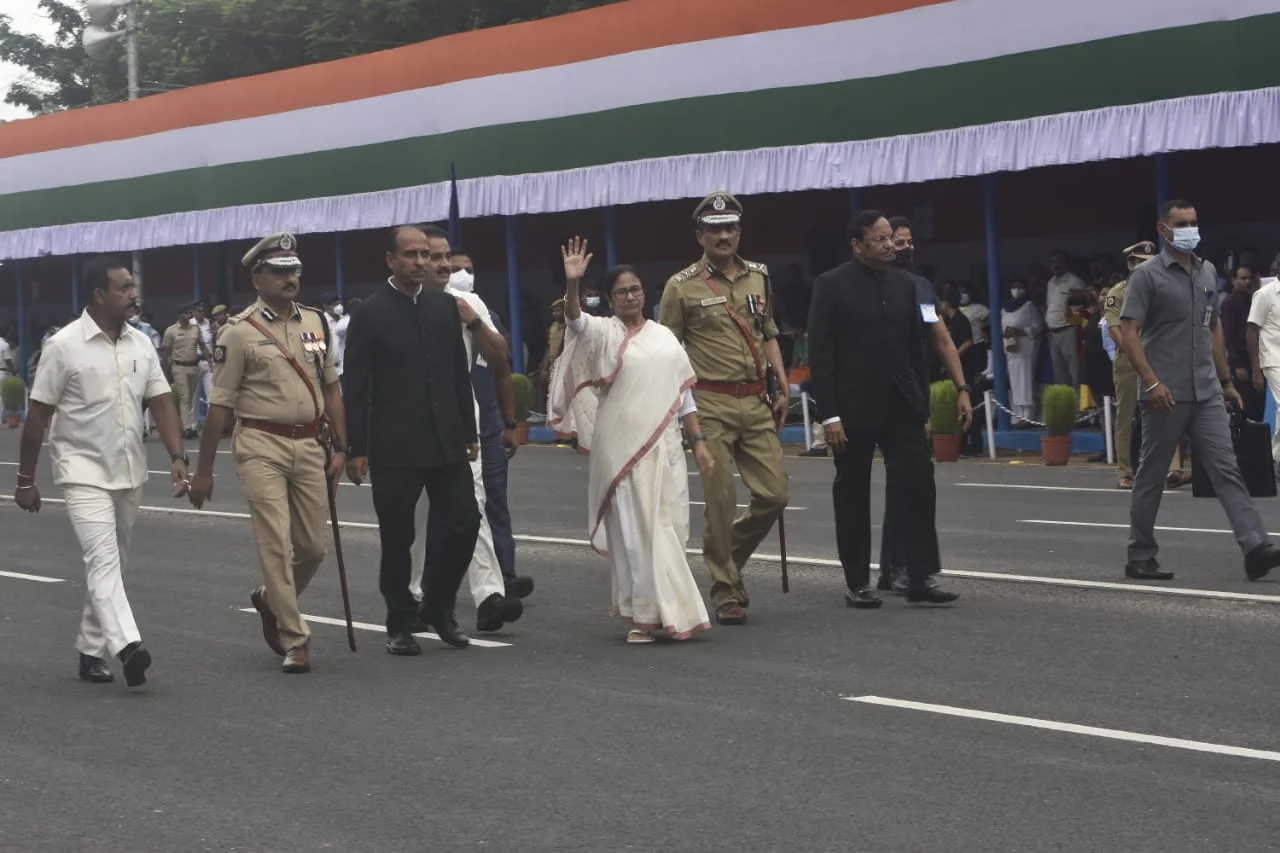 কড়া নিরাপত্তার মোড়কে রেড রোড, জাতীয় পতাকা উত্তোলন করলেন মুখ্যমন্ত্রী মমতা বন্দ্যোপাধ্যায়
