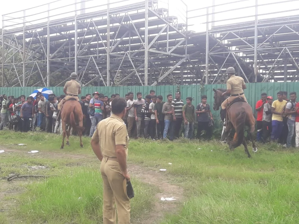 শহরজুড়ে এখন ডার্বির উন্মাদনা 