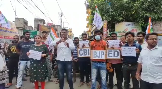 পোষ্য সারমেয়কে ইডি- সিবিআই প্রতীকী করে হাওড়ায় তৃণমূল ছাত্র পরিষদের মিছিল