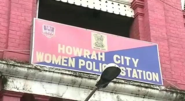 হাতে রক্তমাখা কাটারি, থামানো গেলনা দেবরাজ- পল্লবীকে  আক্ষেপ ঘোষ পরিবারের আত্মীয়দের