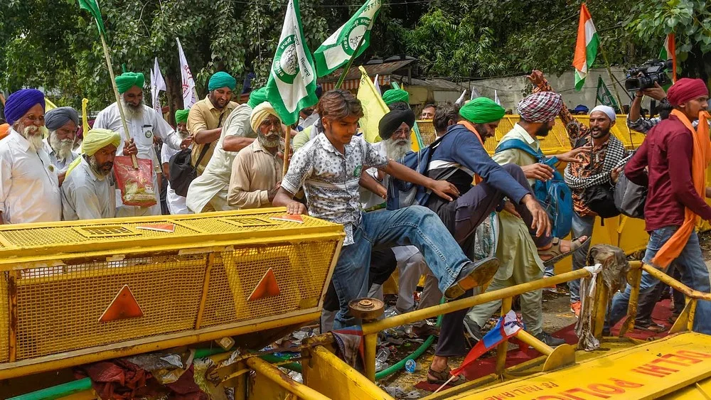 যন্তরমন্তরে সংযুক্ত কিষাণ মোর্চার মহাপঞ্চায়েত, যোগদানের আগেই  গাজীপুর সীমান্তে আটক রাকেশ টিকায়েত সহ ১৯ জন কৃষক