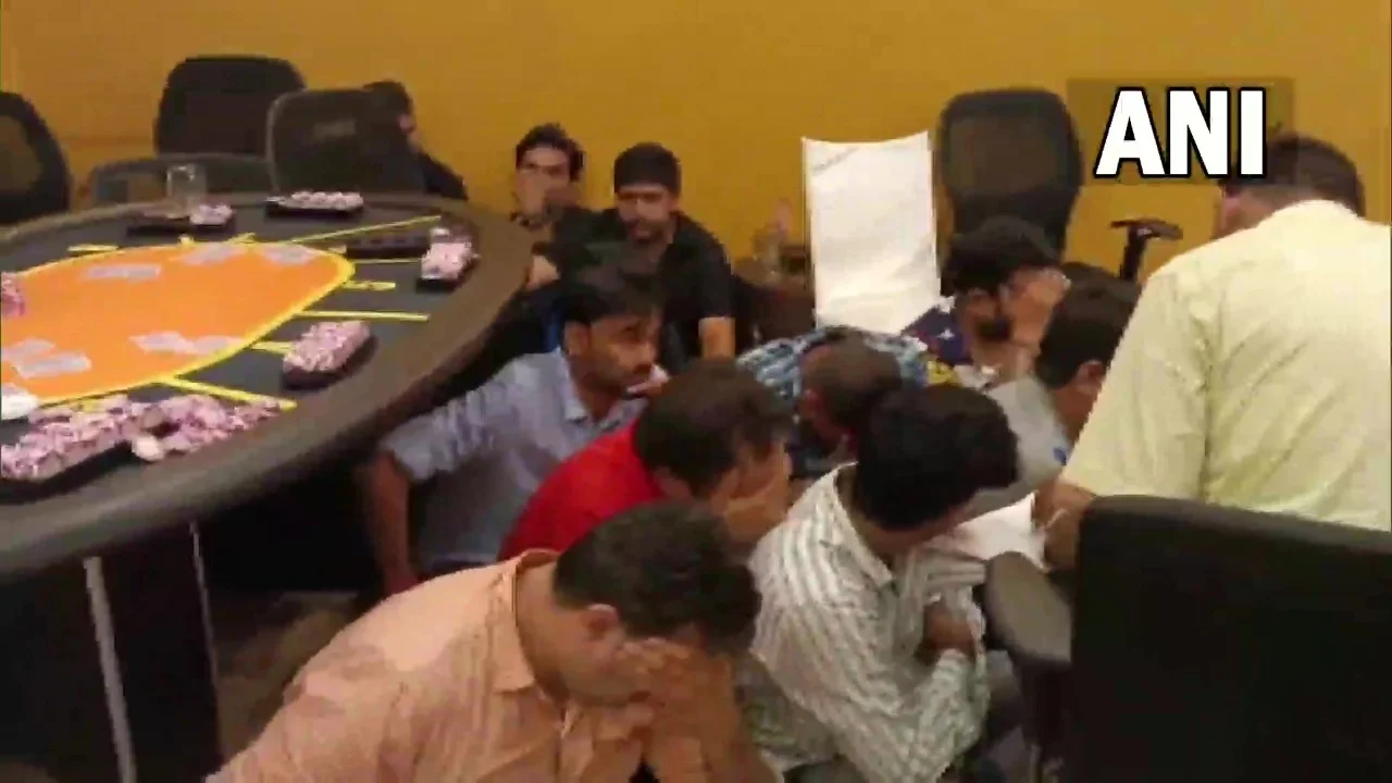 রাজস্থানে রেভ পার্টি তে হাতেনাতে ধরা পড়লেন কর্নাটকের পুলিশ কর্তা, সরকারি কলেজের অধ্যাপক সহ মোট ৮৪ জন  তুমুল চাঞ্চল্য