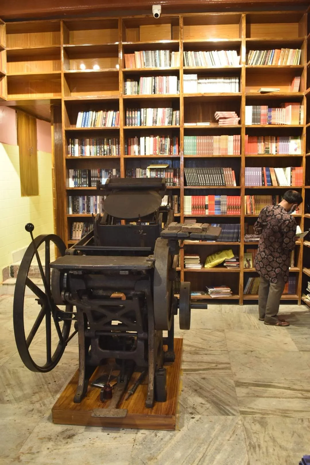 কলেজ স্ট্রিট বইপাড়ায় অভিযান বুক ক্যাফের উদ্বোধন