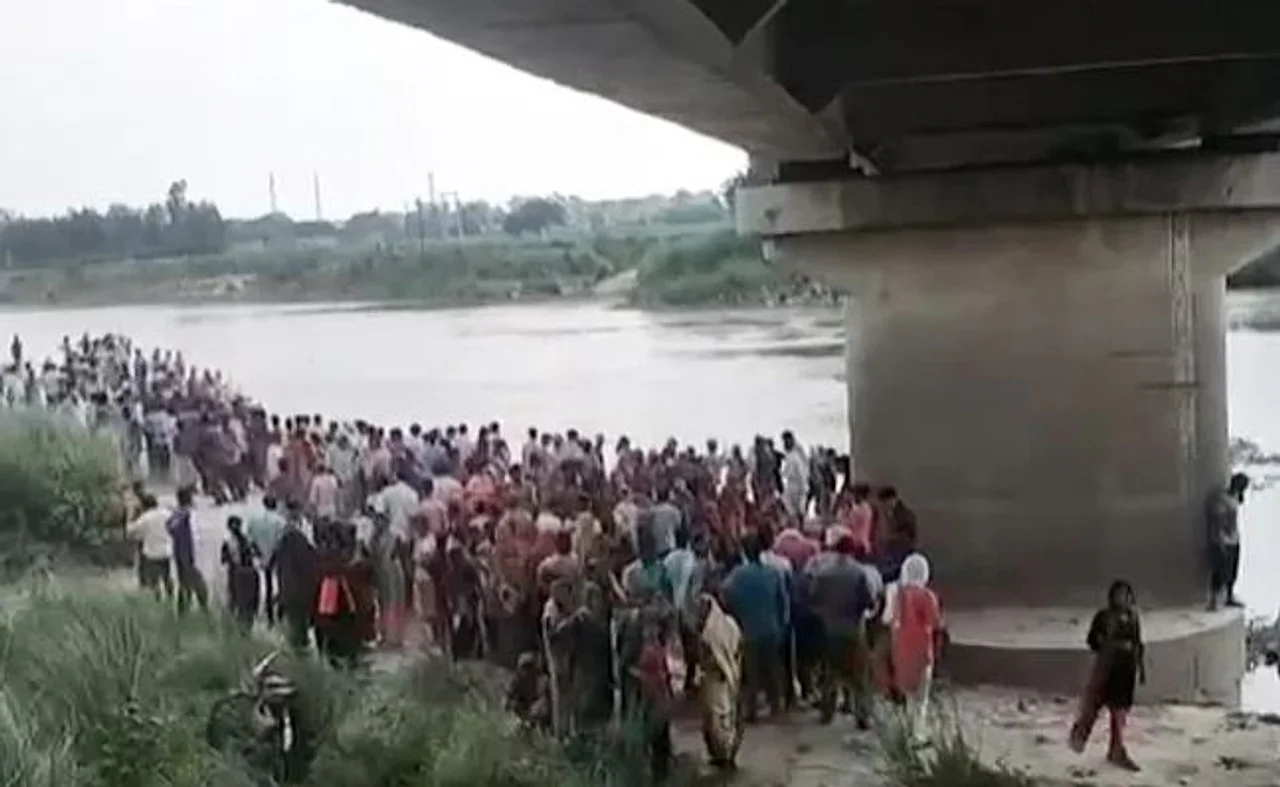 জলে ভেসে উঠল ৭ জনের দেহ! উত্তরপ্রদেশ ট্রাক্টর ডুবি ঘটনায় মর্মান্তিক পরিণতি