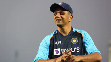 হাইভোল্টেজ ম্যাচের আগে রোহিতদের সঙ্গে যোগ দিলেন কোচ দ্রাবিড়   