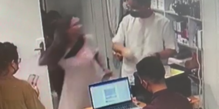 অ্যাপয়েন্টমেন্ট ছাড়াই ডাক্তার দেখাতে না পেরে চিকিৎসককে থাপ্পর মুখ্যমন্ত্রীর মেয়ের  