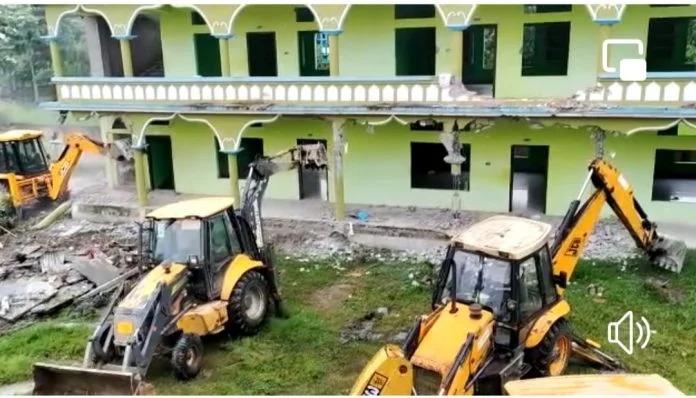 অসমে ভেঙে ফেলা হল আরও একটি কওমি মাদ্রাসা
