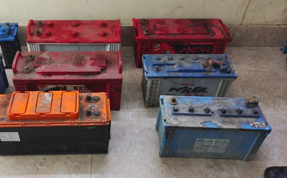 নবান্নের কাছে রাখা বাসেরও ব্যাটারি চুরি ! গ্রেফতার এ