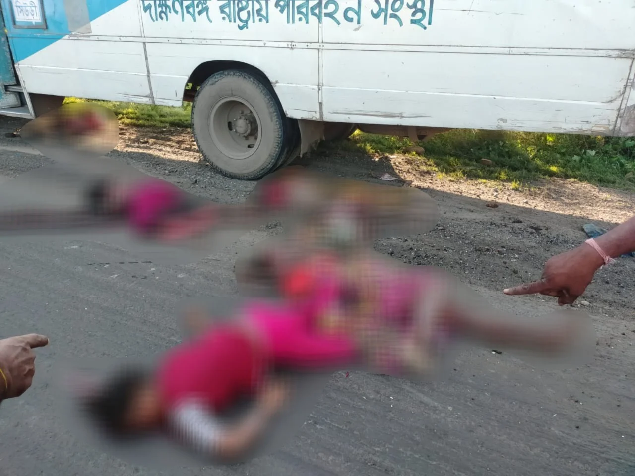 ভয়াবহ  দূর্ঘটনা: বাস -অটো মুখোমুখি সংঘর্ষ    মল্লারপুরে  নিহত কমপক্ষে  এগারো