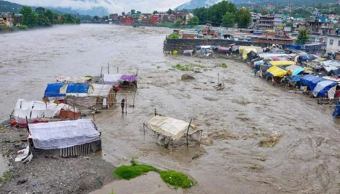 হিমাচল প্রদেশের চাম্বায় মেঘভাঙা বৃষ্টিতে মৃত ১৫ বছরের কিশোর