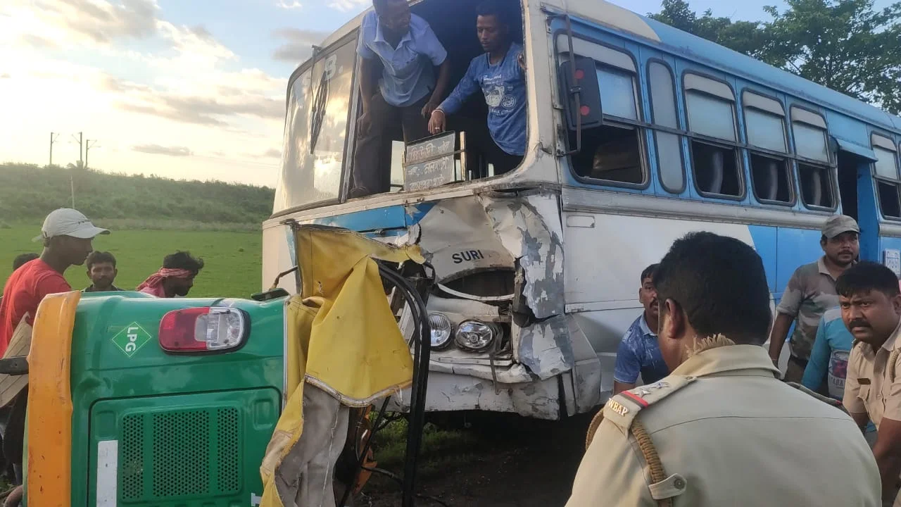 ভয়াবহ দূর্ঘটনা: বাস -অটো মুখোমুখি সংঘর্ষ মল্লারপুরে নিহত কমপক্ষে এগারো