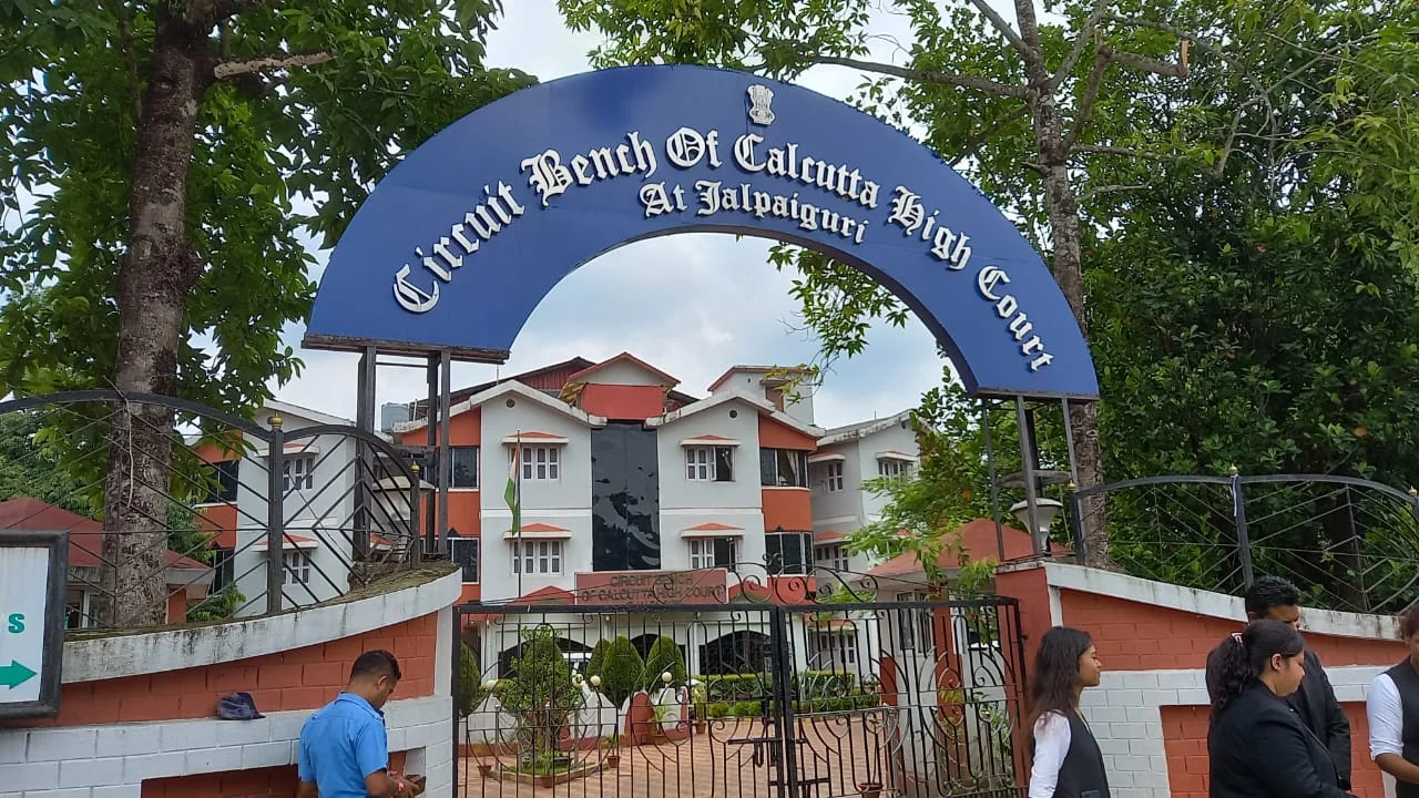 ব্রেকিং:শিক্ষিকা বদলি কান্ডে সি বি আই তদন্তে স্থগিতাদেশ