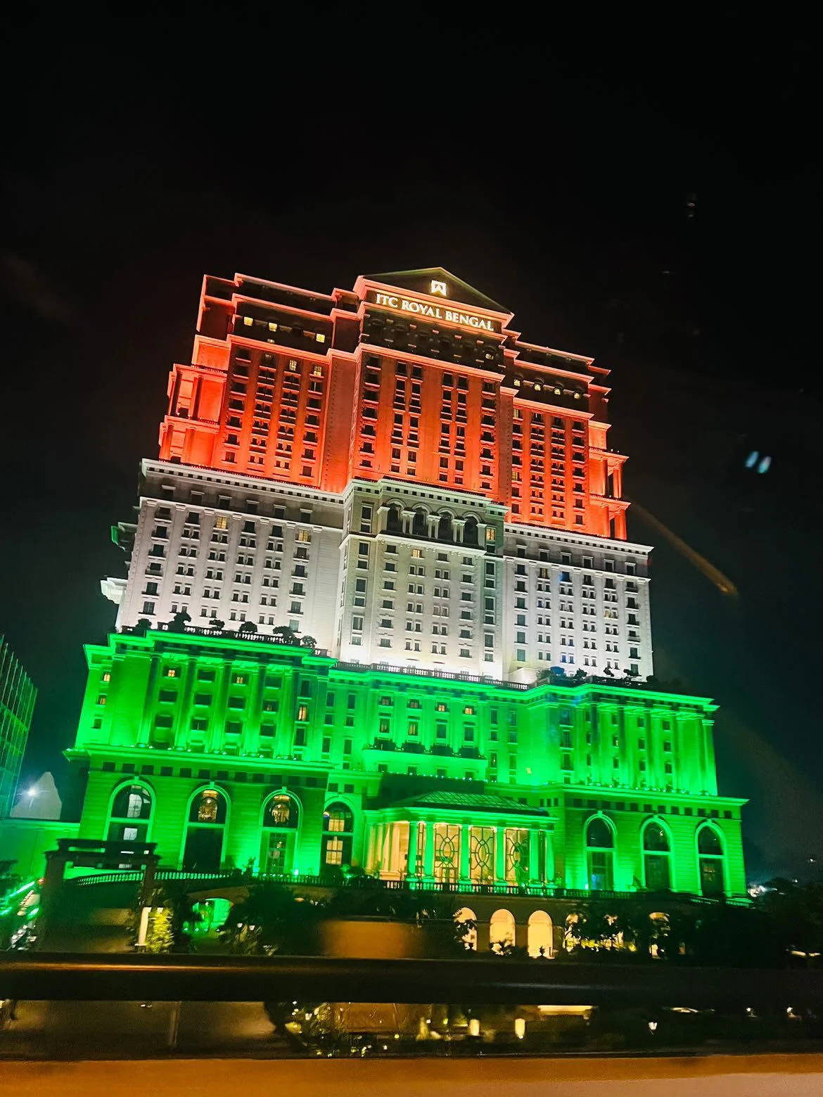স্বাধীনতা দিবস উপলক্ষ্যে ত্রিরঙ্গার রঙে আলোক সজ্জায় সজ্জিত আইটিসি রয়্যাল বেঙ্গল
