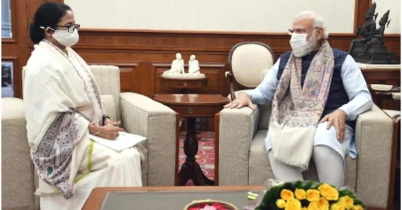 হলুদ গোলাপের তোড়া সঙ্গে বাংলার মিষ্টি, মমতা মোদির বৈঠক, নজর গোটা দেশের   