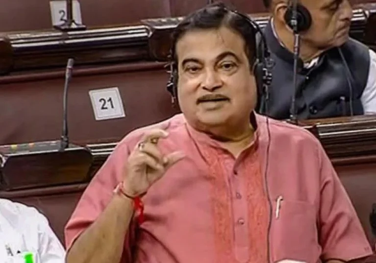 আগামী ছয়মাসের মধ্যে দেশ থেকে টোল প্লাজার ব্যবস্থা উঠে যাবে, জানালেন কেন্দ্রীয় মন্ত্রী নীতিন গড়করি