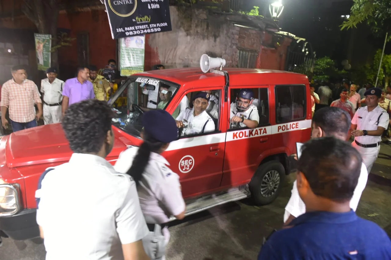 পার্ক স্ট্রিটে গুলিকাণ্ডে দেড় ঘন্টার অপারেশনে গ্রেফতার হামলাকারী