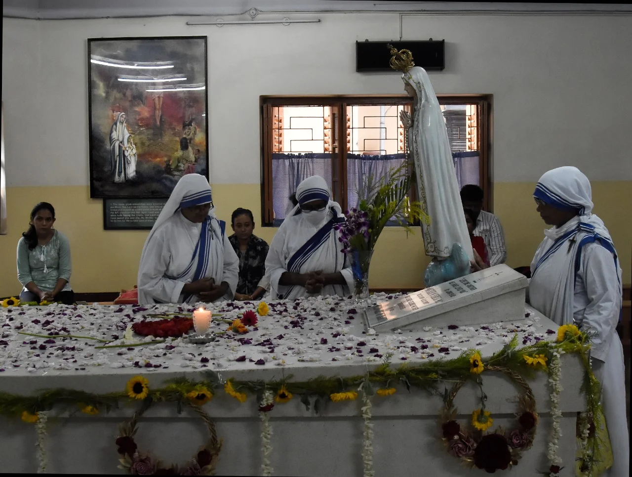 আজ মাদার টেরেসার ১১২ তম জন্মশতবার্ষিকী, প্রার্থনা-শ্রদ্ধায় স্মরণ