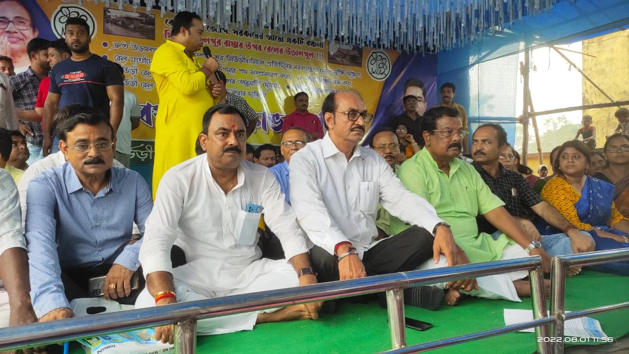 সিউড়ি রেলস্টেশনের রেলমন্ত্রকের বঞ্চনার প্রতিবাদে বিক্ষোভ সভা তৃণমূলের