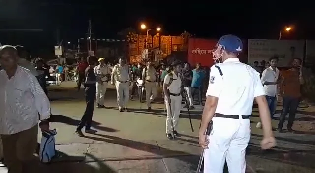 আরপিএফের বিরুদ্ধে তোলাবাজির অভিযোগ, অবরোধ, রণক্ষেত্র রামরাজাতলা স্টেশন,