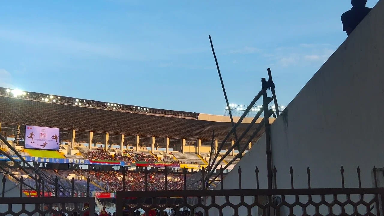 ডার্বির আবহে চলল দুই দলের সমর্থকদের টিপ্পনি, শহর ঢাকল মোহন-ইস্ট চাদরে