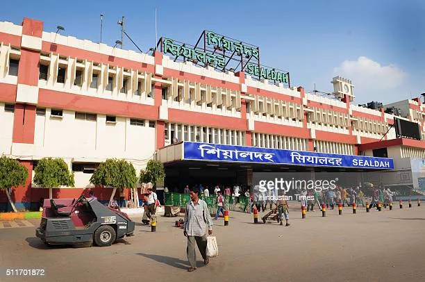 শনিবার মধ্যরাত থেকে রবিবার সকাল পর্যন্ত মোট ১৬টি লোকাল ট্রেন বন্ধ শিয়ালদা উত্তর শাখায়
