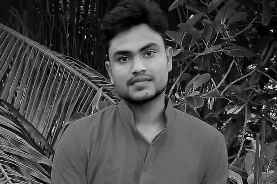 গার্ডেনরিচে তৃণমূল কাউন্সিলরের ছেলের ঝুলন্ত দেহ উদ্ধার,চাঞ্চল্য এলাকায়