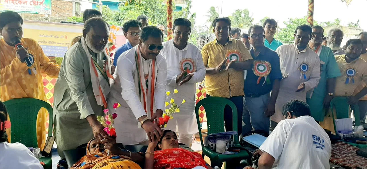 সাম্প্রদায়িক সম্প্রীতির মেলবন্ধন ঘটায় রক্তদান শিবির