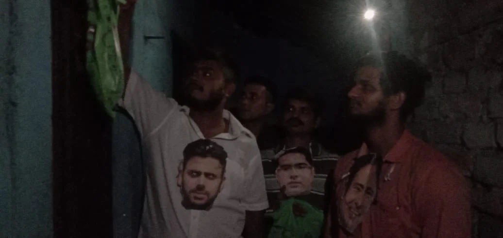 শারদোৎসবে সান্তাক্লজের ছোঁয়া,শিবপুর কেন্দ্রে  বাড়ির দরজায় নতুন পোশাক রেখে এলেন টিমসিপি কর্মীরা