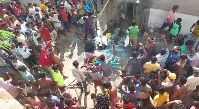 শিশু খুনে উত্তপ্ত শান্তিনিকেতন, অভিযুক্তের বাড়ি ঘিরে উত্তেজনা, নিয়ন্ত্রণে আনতে নামল পুলিশ সহ RAF