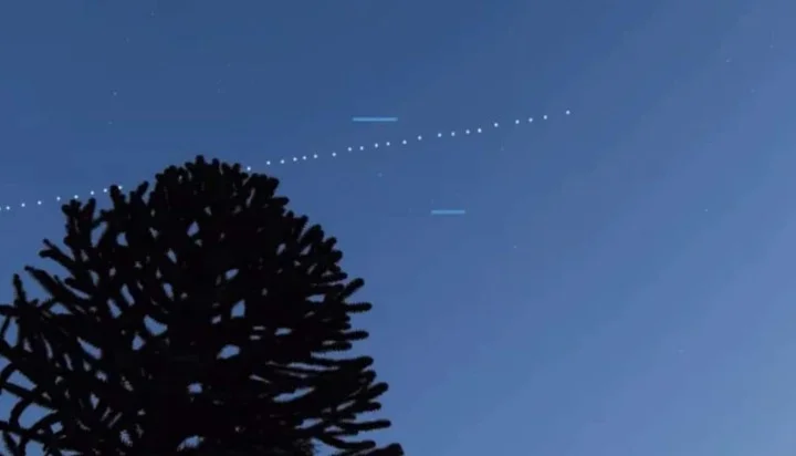 লখনউতে রাতের আকাশে রহস্যময় আলোক বিন্দুর সারি, কৌতূহল চরমে, দেখুন ভাইরাল ভিডিও