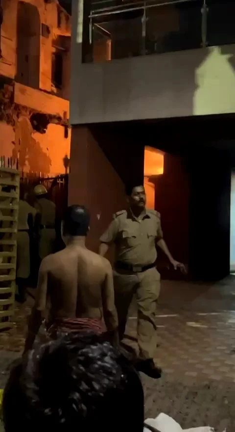 হাওড়ার সন্ধ্যাবাজার এলাকায় রাতে বহুতল বিল্ডিংয়ে আগুন, অসুস্থ এক দমকলকর্মী