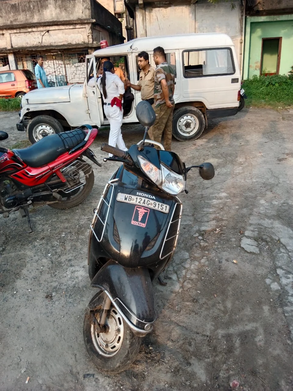 বেলুড়ের জগন্নাথ ঘাটে মিললো চিকিৎসকের দেহ, পাড়ে স্কুটি, পরিচয় পত্র, তুমুল চাঞ্চল্য