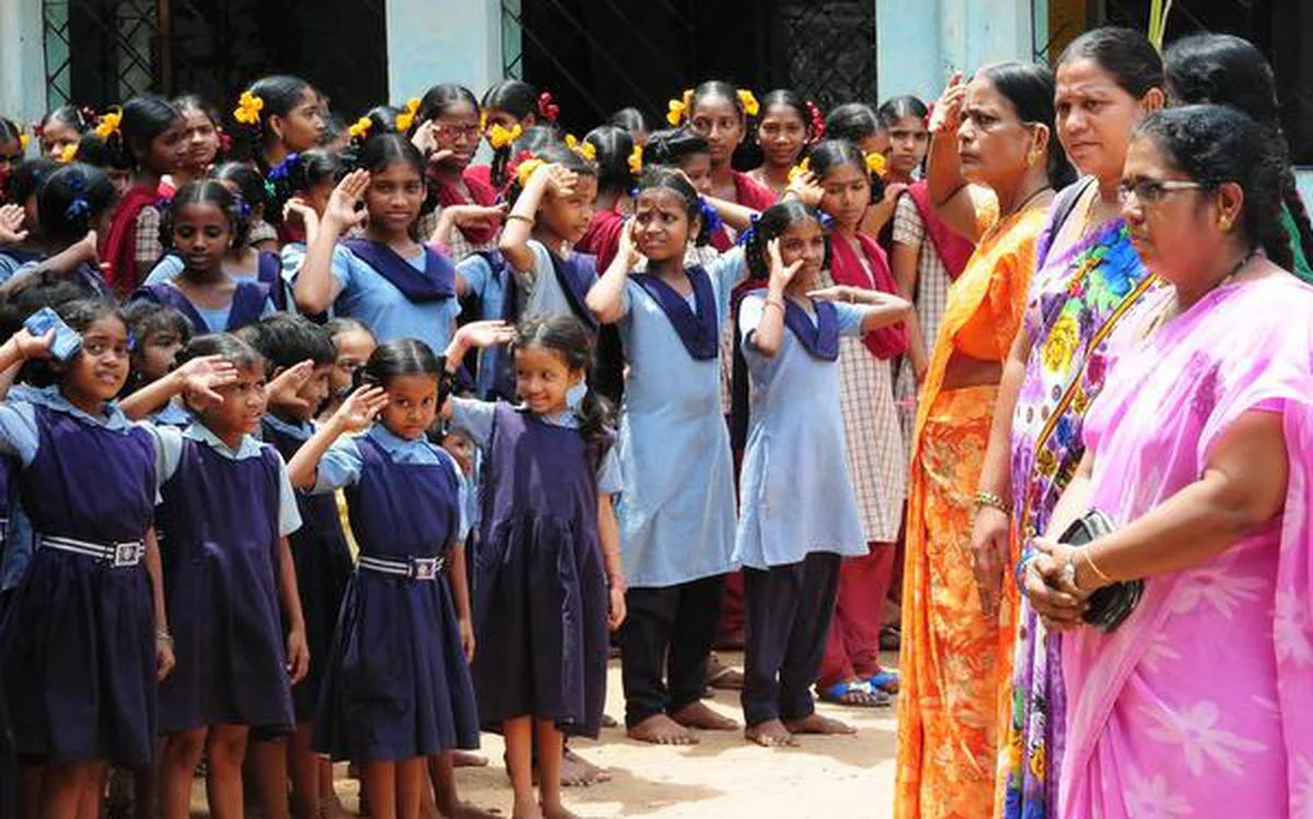 অসমে  সরকার সমস্ত স্কুলে রাজ্য সঙ্গীত গাওয়া বাধ্যতামূলক করেছে 