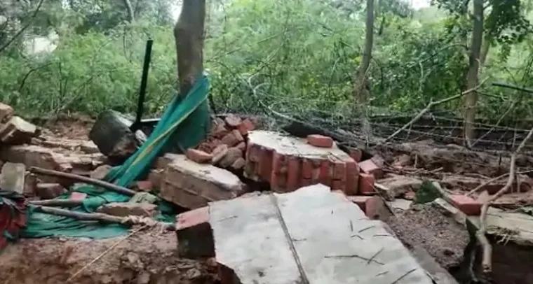 উত্তরপ্রদেশের মর্মান্তিক দুর্ঘটনা, ভারী বৃষ্টিতে দুই পৃথক ঘটনায় ছাদ ধসে মৃত ১২