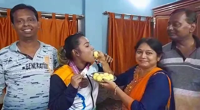 ২০২২ এর কমনওয়েলথ ক্যারাটে চ্যাম্পিয়নশিপে ব্রোঞ্জ পদক জিতলেন হাওড়ার ঐশ্বর্য মান্না।